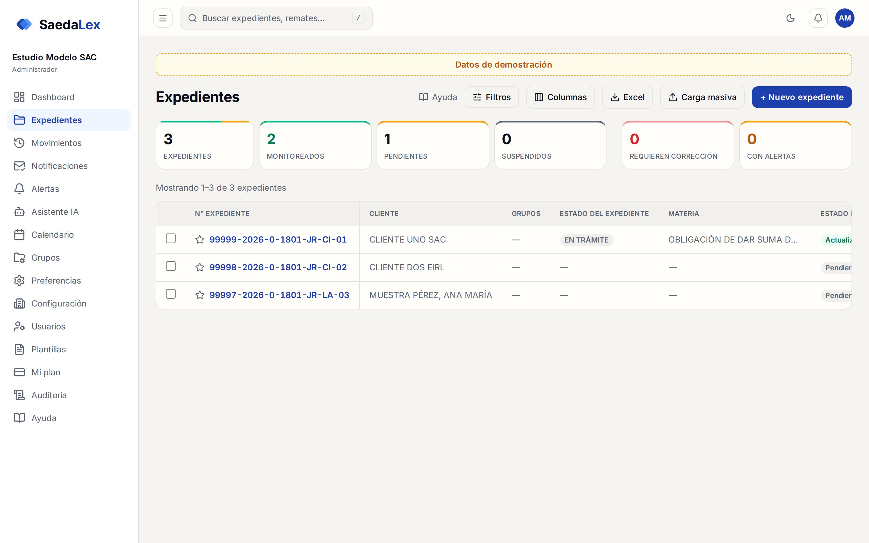 SaedaLex en pantalla: la lista de expedientes de una organización de demostración, con contadores de monitoreados y pendientes, y la banda de datos de demostración visible
